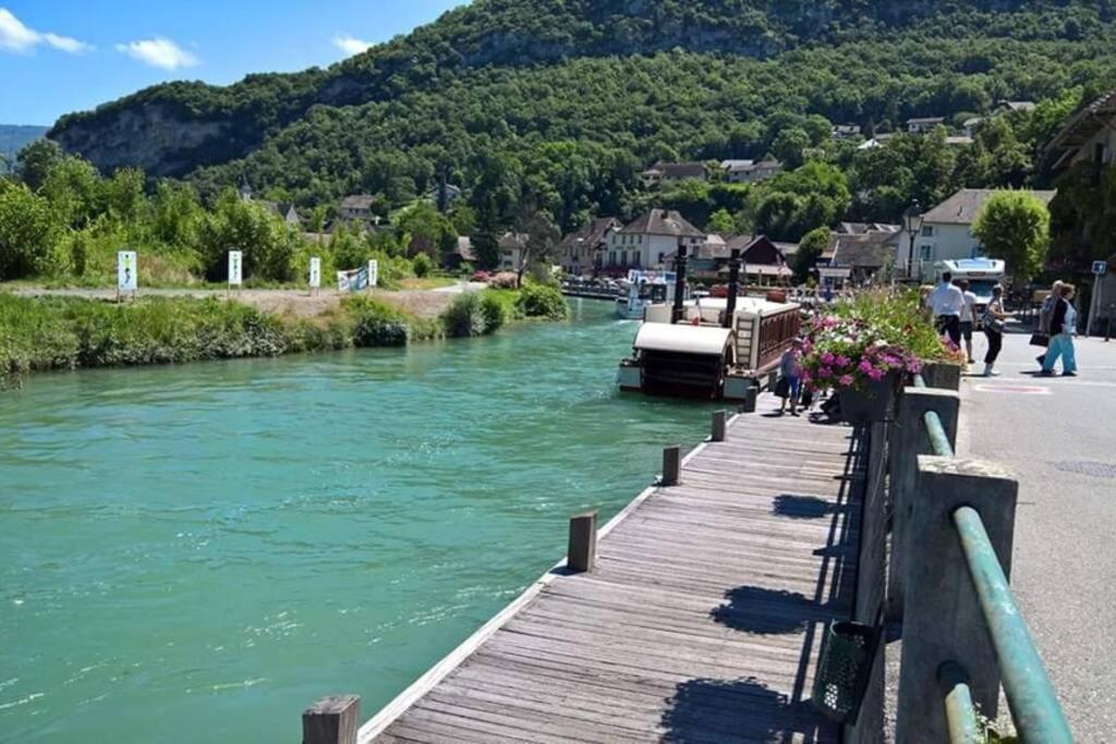 Le Portougais, Chalet A Chanaz, La Petite Venise Savoyarde エクステリア 写真
