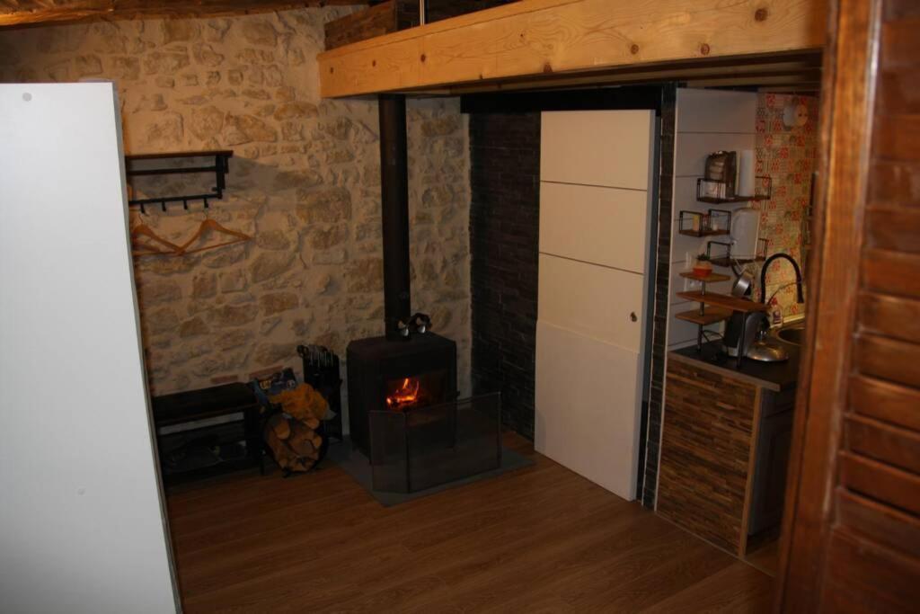 Le Portougais, Chalet A Chanaz, La Petite Venise Savoyarde エクステリア 写真