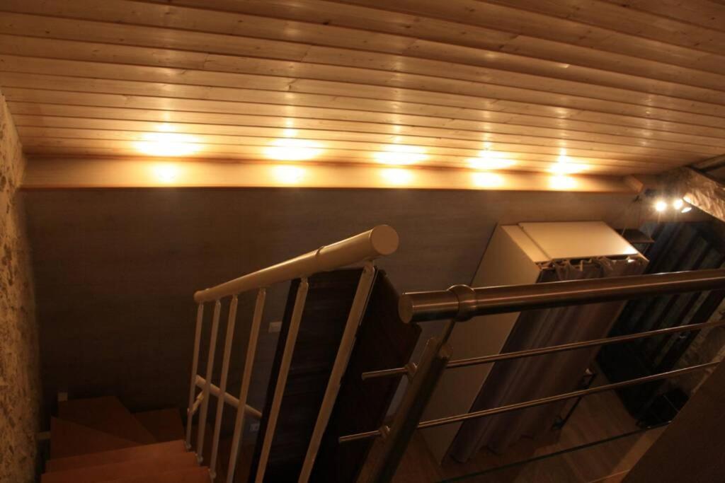 Le Portougais, Chalet A Chanaz, La Petite Venise Savoyarde エクステリア 写真