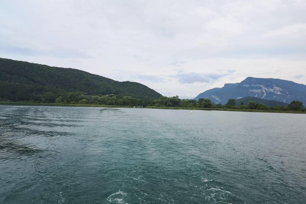 Le Portougais, Chalet A Chanaz, La Petite Venise Savoyarde エクステリア 写真